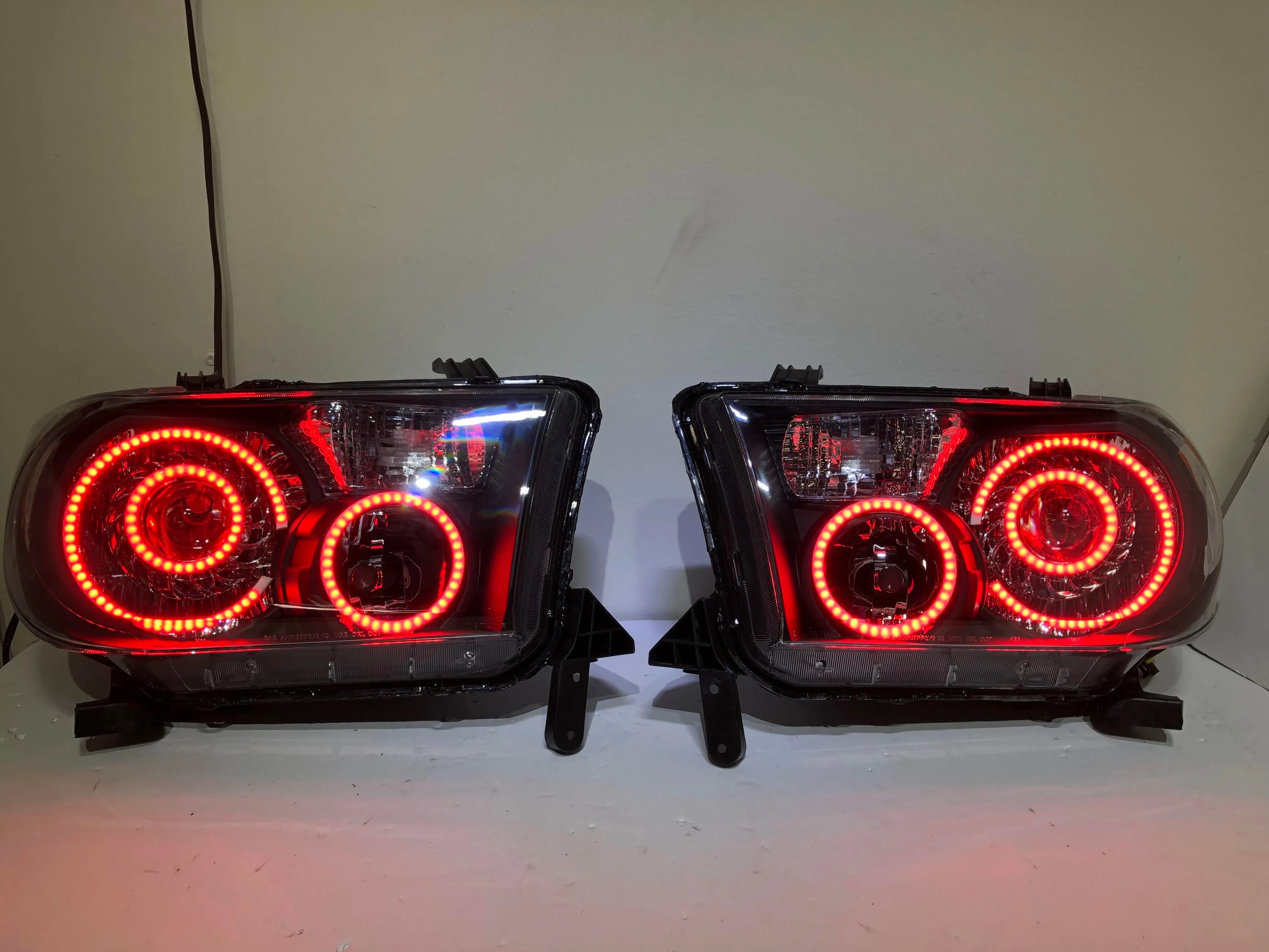 2007-2014 Toyota Tundra Headlights