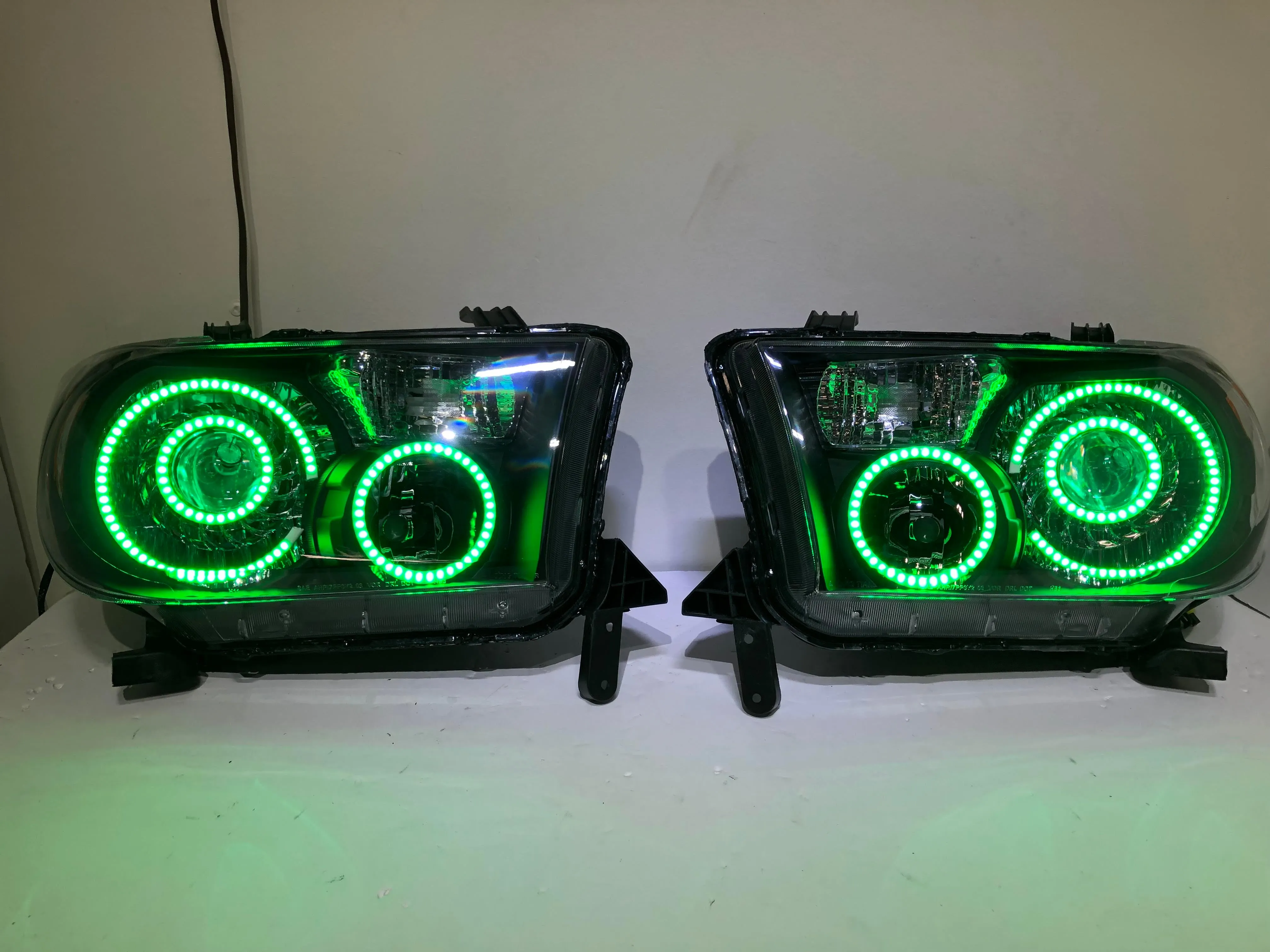2007-2014 Toyota Tundra Headlights