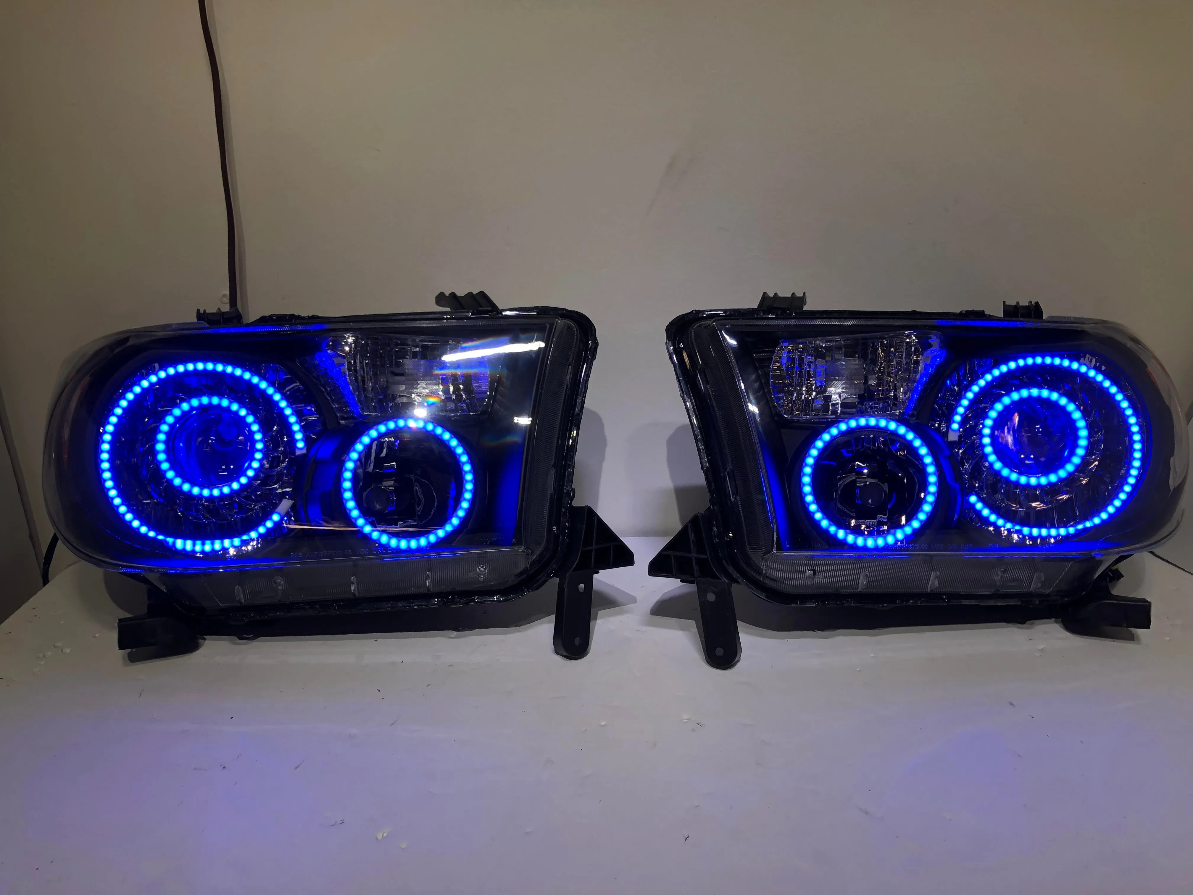 2007-2014 Toyota Tundra Headlights
