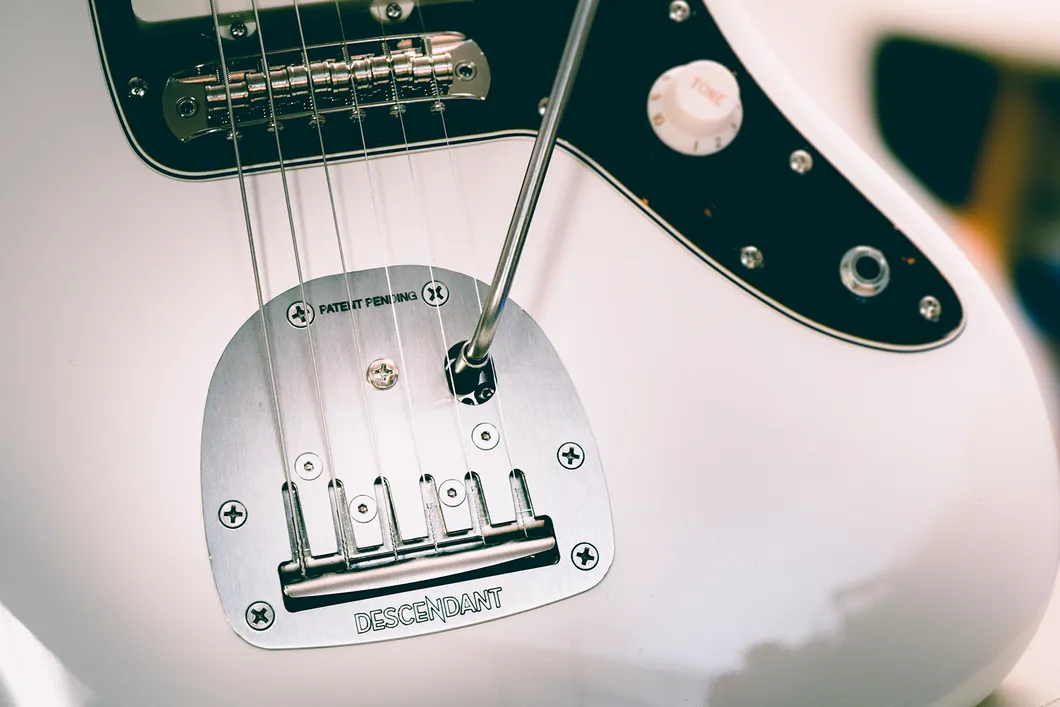 Descendant Vibrato Unit - Right Handed